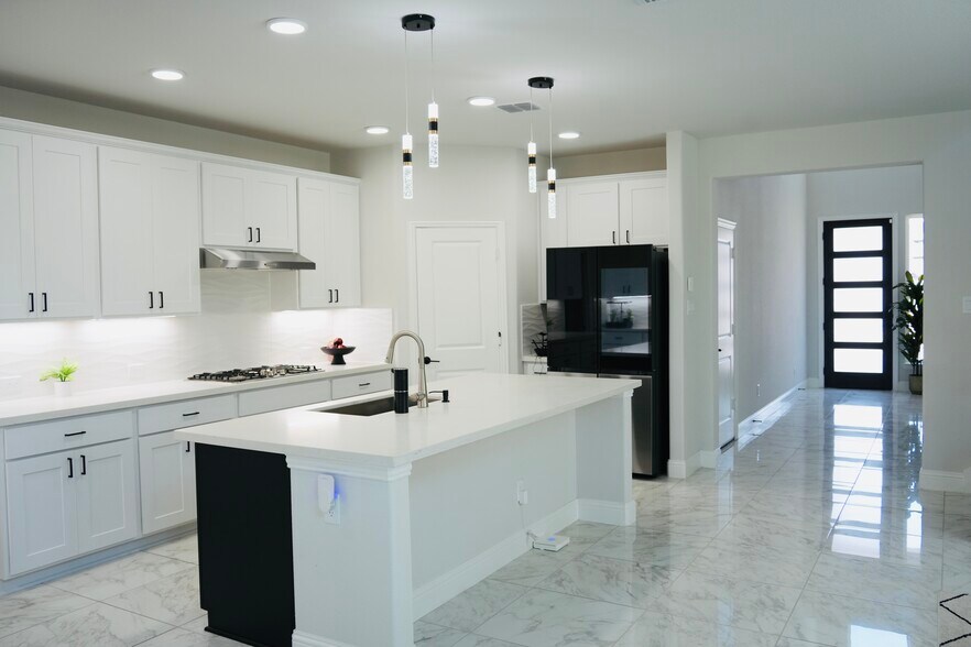 Building Photo - 2801 Riverview Rd