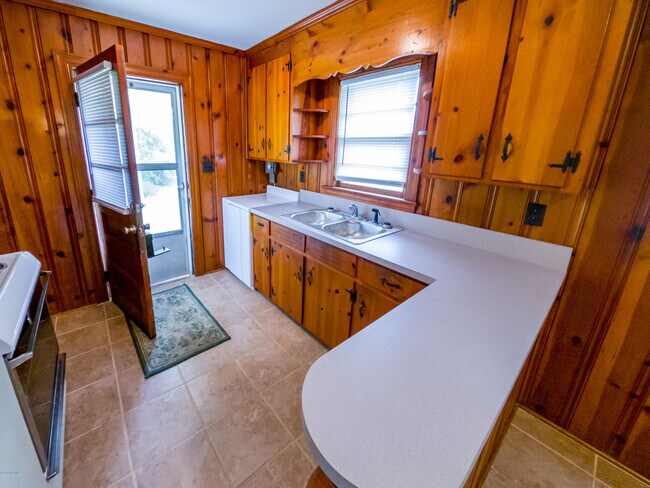 Building Photo - 2516 Gwen St