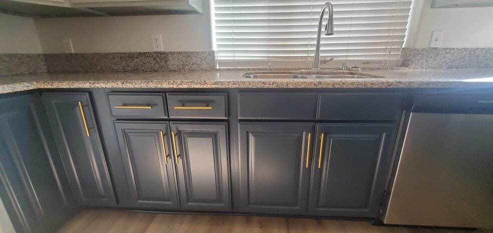 Building Photo - 1614 W 146th St