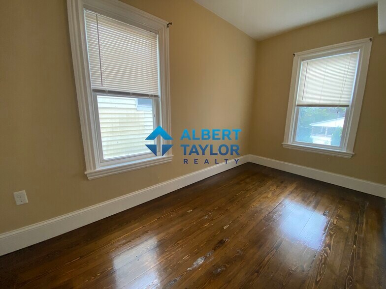 Building Photo - 1568 Tremont St