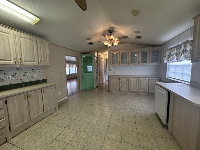 Building Photo - Cozy and Convenient Water Front 2/1 in St. Cloud's Shelter Cove