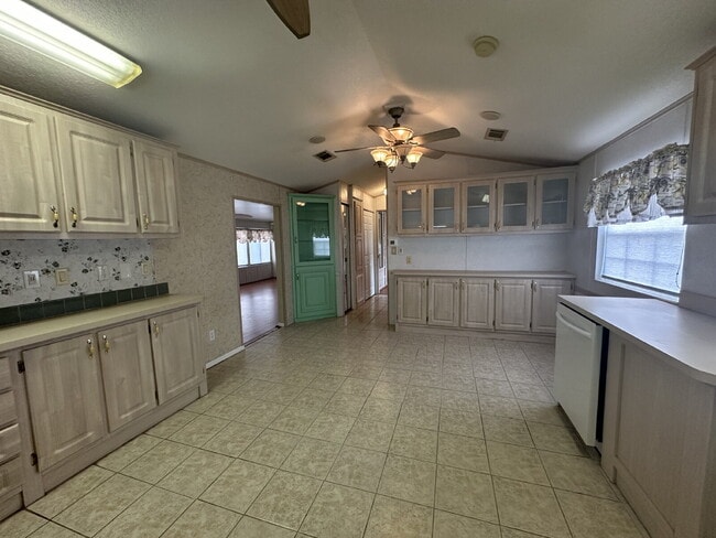 Building Photo - Cozy and Convenient Water Front 2/1 in St....
