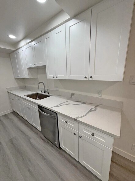 Building Photo - 10674 Holman Ave