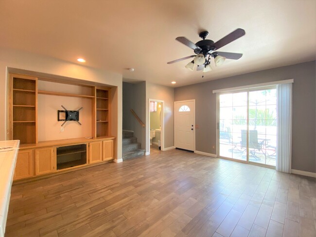 Building Photo - Oceanside stunner - 3 bedroom townhome ava...