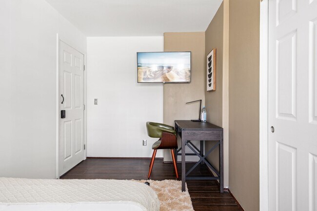 Building Photo - 10777 Ashton Ave