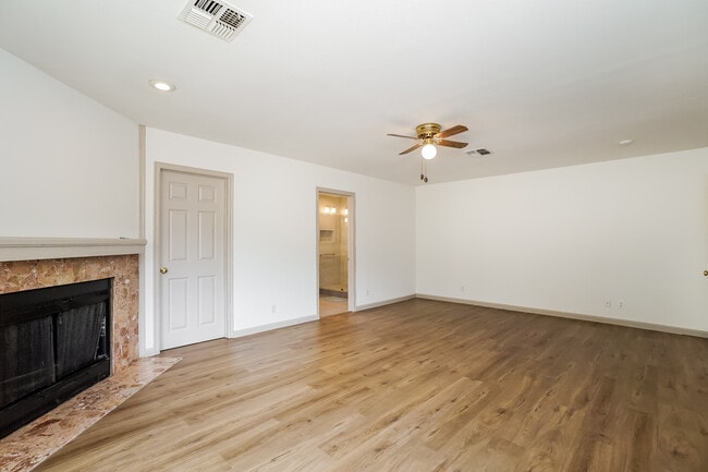 Building Photo - 6500 Lockhurst Dr