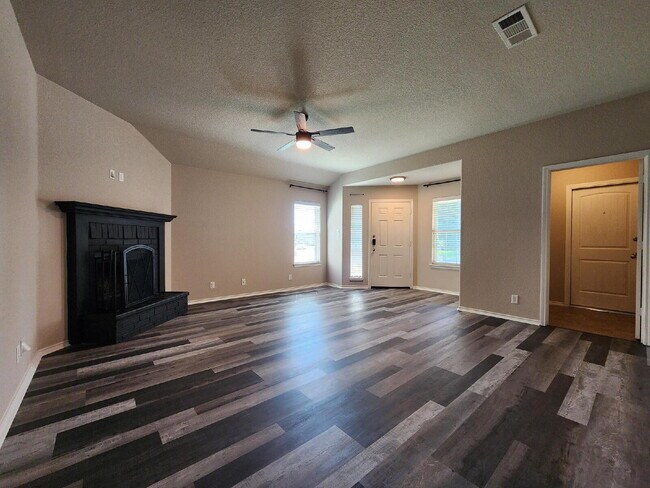 Building Photo - 4633 Stonehaven Dr