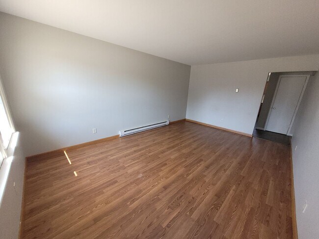 Building Photo - 3204-3206 Runway Ave