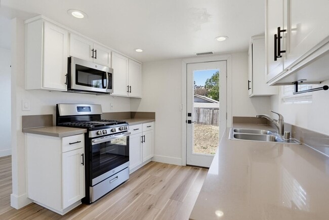 Building Photo - 1463 Sweetwater Ln