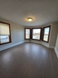 Building Photo - 225 Pleasant St