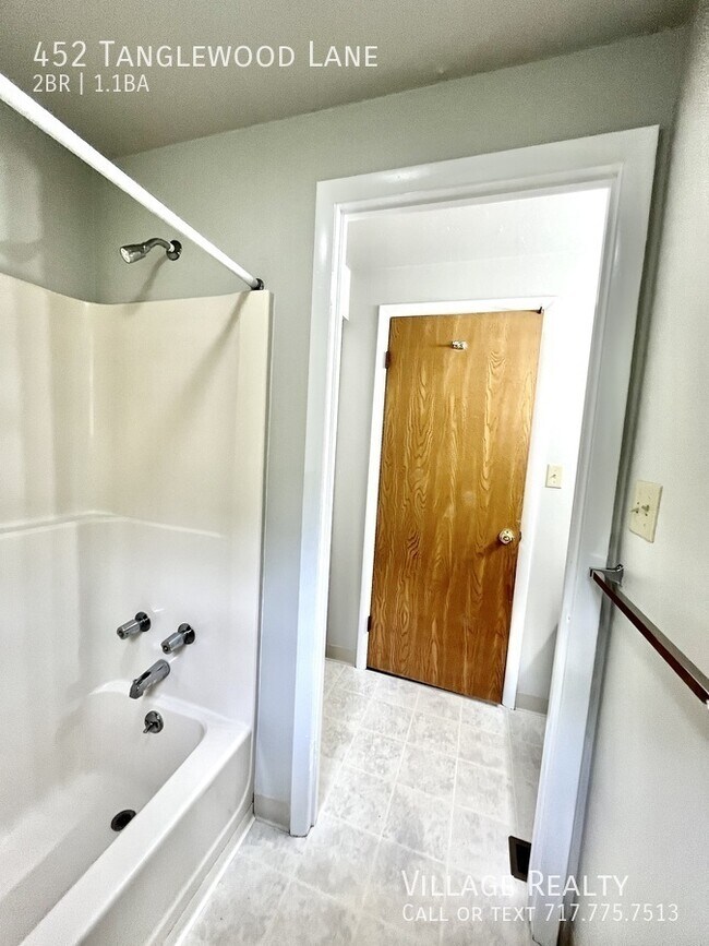 Building Photo - 452 Tanglewood Ln