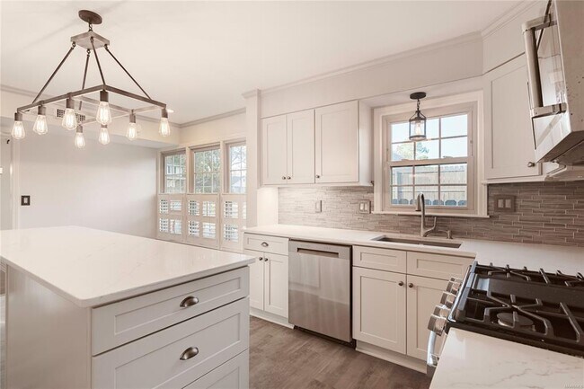 Building Photo - 149 Ledyard Dr