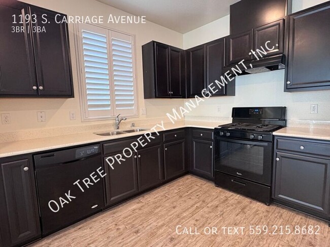 Building Photo - 1193 S Carriage Ave