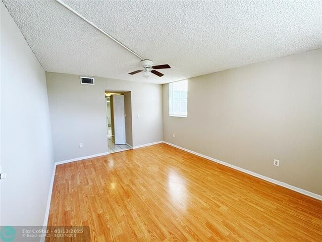 Building Photo - 1820 N Lauderdale Ave