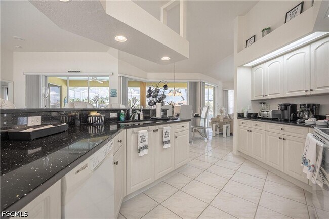 Building Photo - 4412 SW 26th Ave