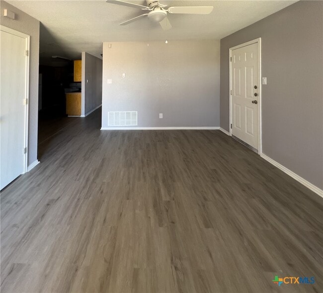 Building Photo - 2804 Alma Dr