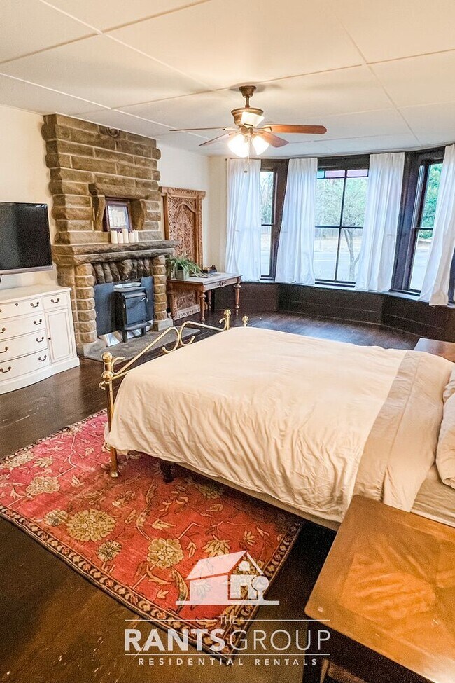 Building Photo - Charming historical home in Tenino!