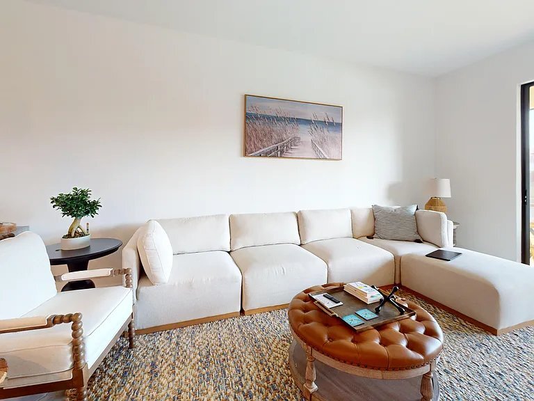 Building Photo - 15126 Sunny Day Dr