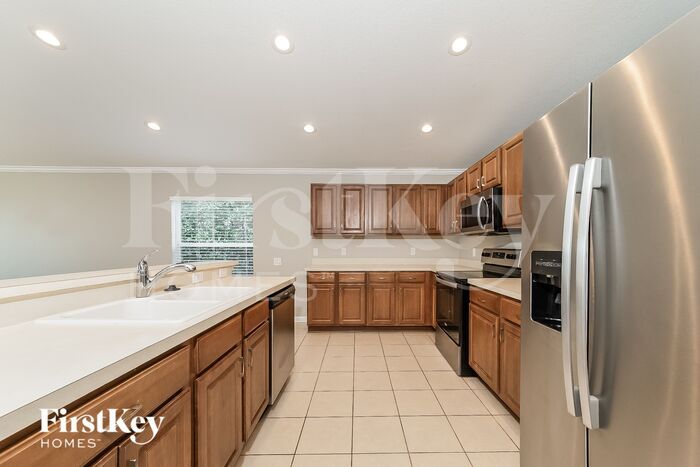 Building Photo - 5825 100th Ave E