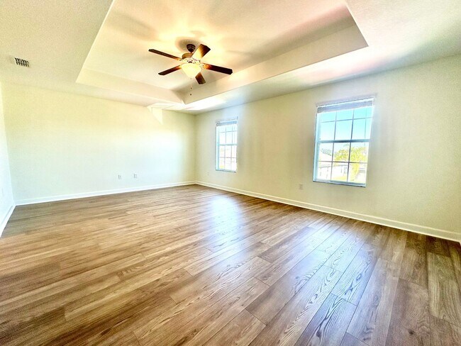 Building Photo - Upscale and modern 5bedroom/2.5bath home in Festival Community!