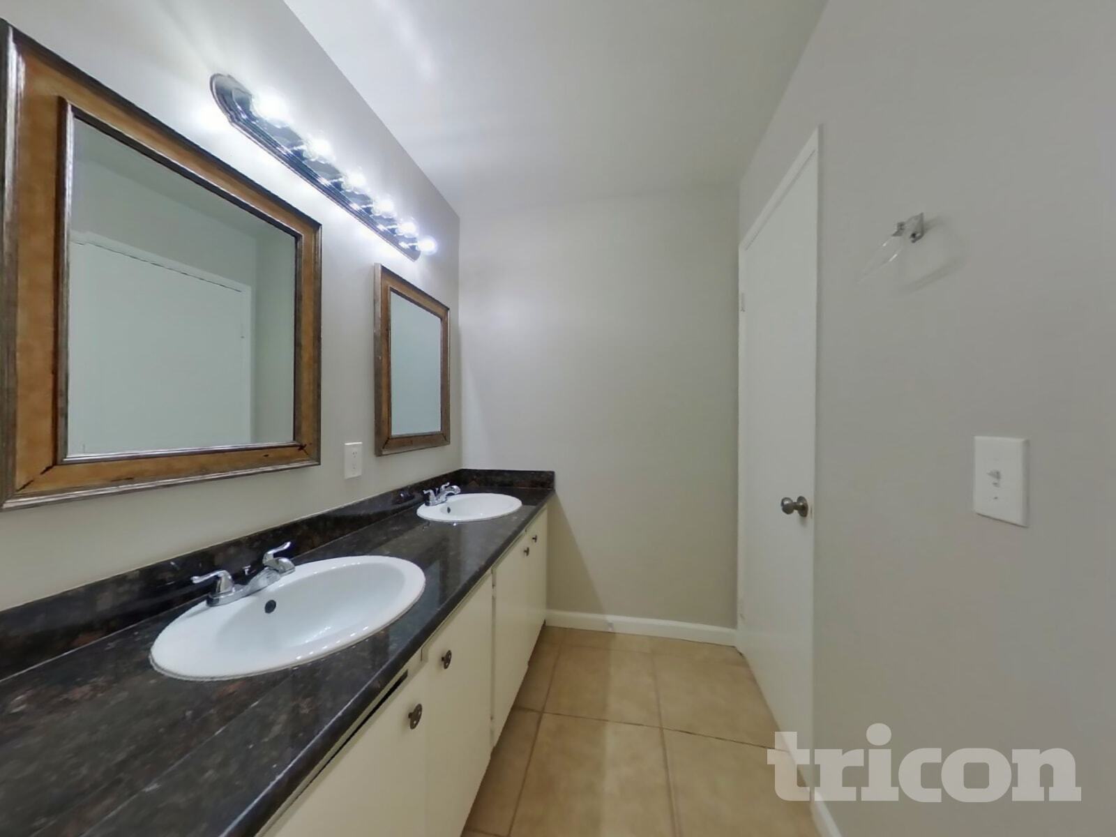 Building Photo - 110 Inverness Dr