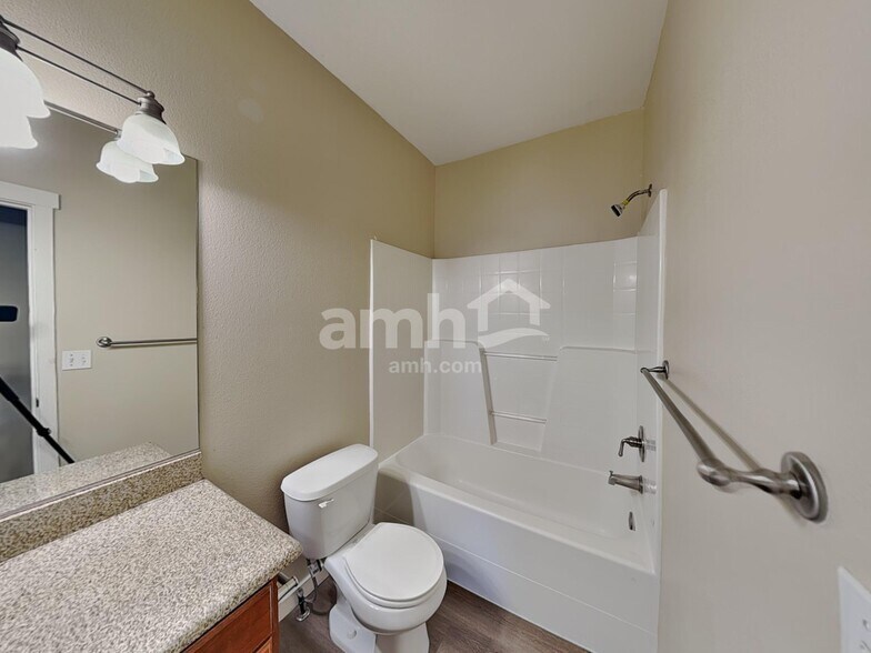 Building Photo - 7353 Rainier Dr