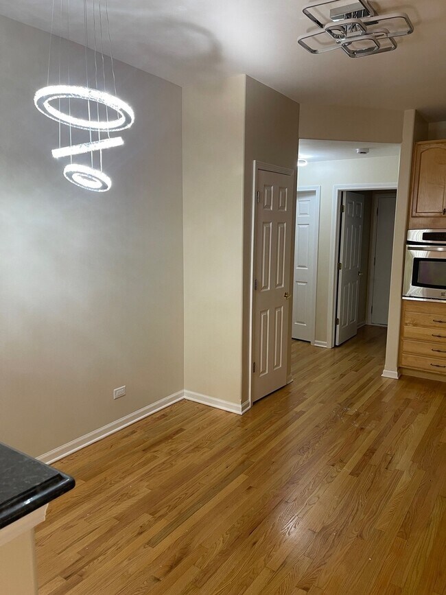 Building Photo - 1220 S Christine Ct