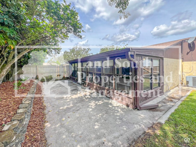 Building Photo - 331 Lake Harris Dr