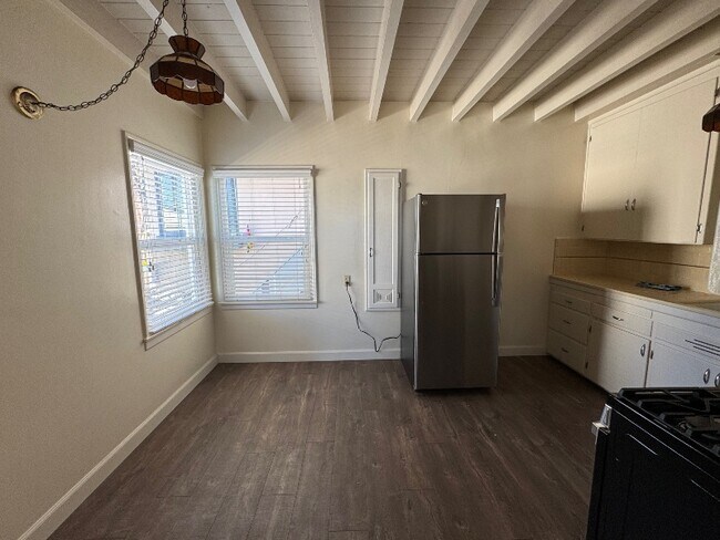 Building Photo - 219 30th St