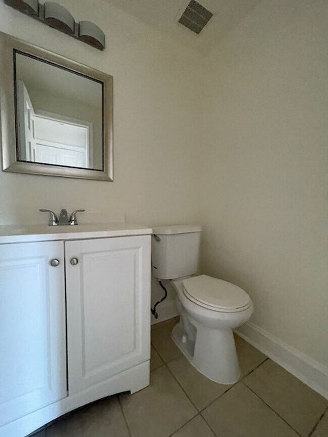 Building Photo - CHARMING BRICK COLONIAL HOME IN ROCKVILLE, CLOSE TO METRO AND ROCKVILLE TOWN CENTER