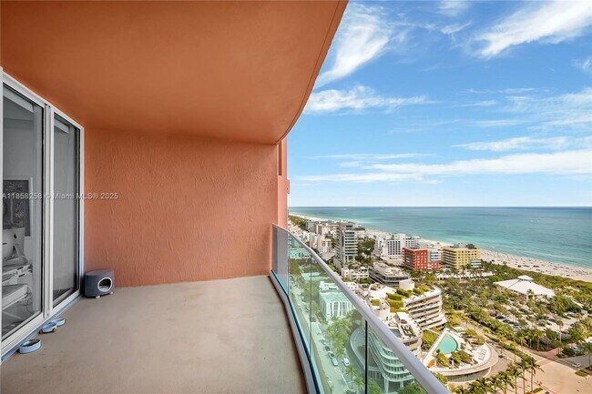 Building Photo - 300 South Pointe Dr