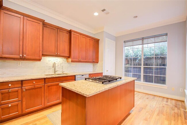 Building Photo - 1812 Staffordshire Crescent