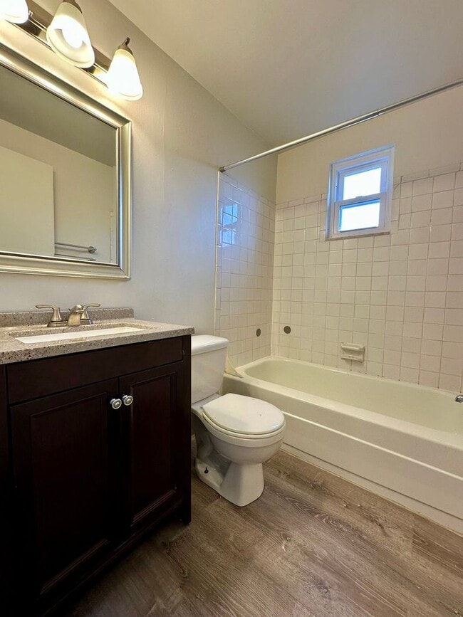 Building Photo - Spacious 2BR Townhome with Washer and Dryer Hook-ups & Yard! Call us Today for a Showing!