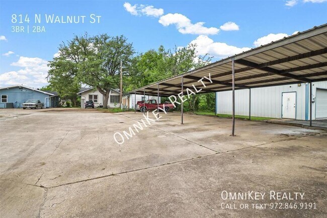 Building Photo - 814 N Walnut St