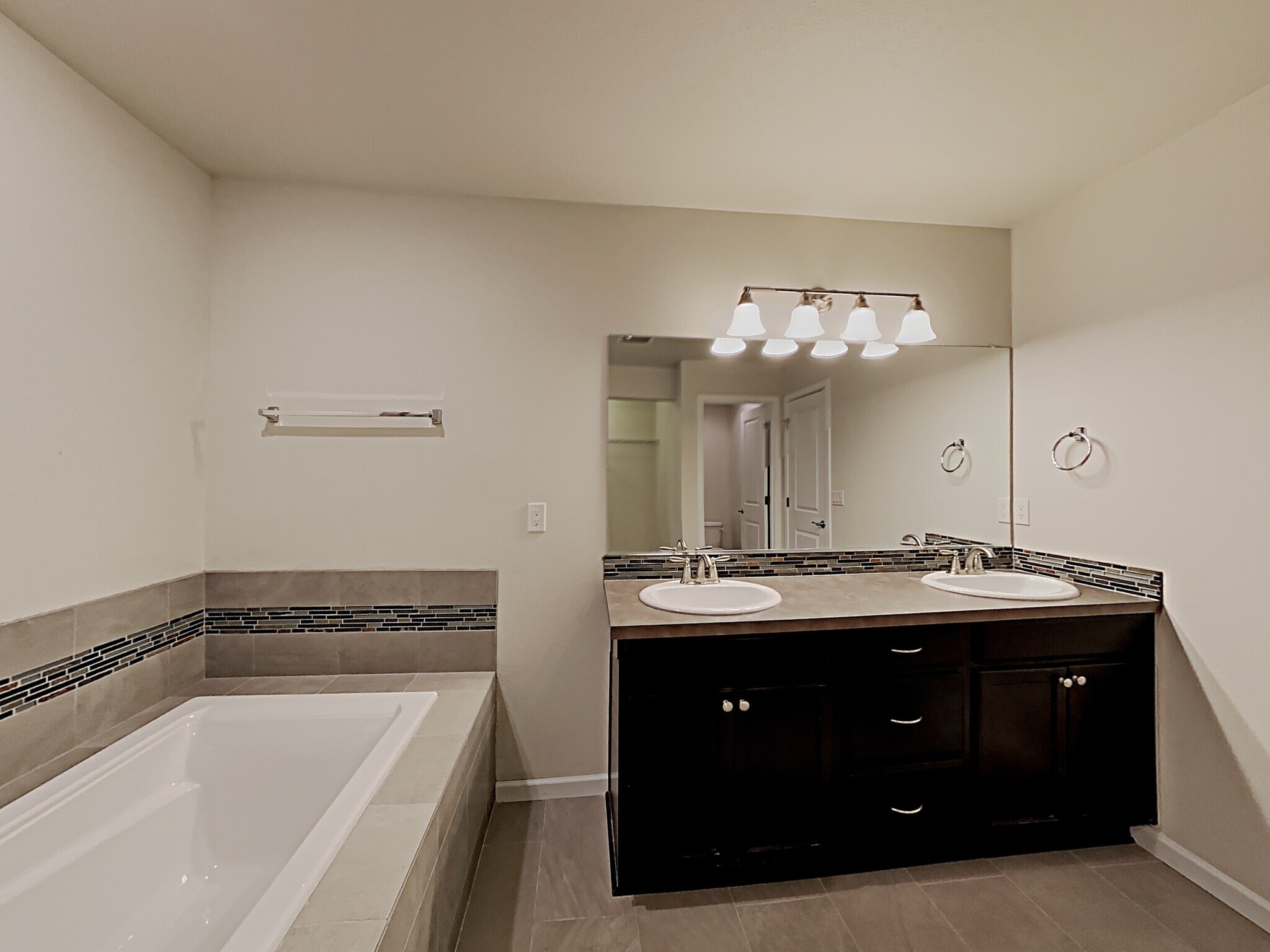 Building Photo - 9011 NE 165th Ave