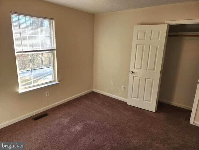 Building Photo - 37130 Mowry Ln