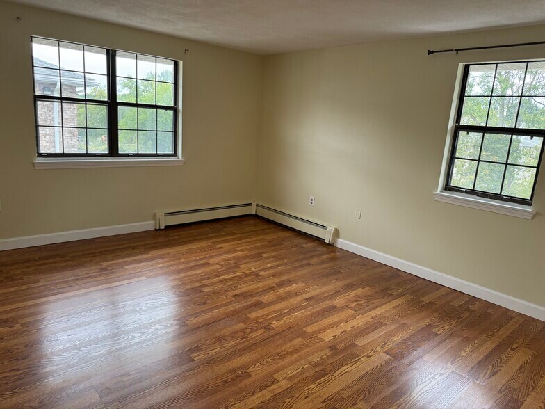Building Photo - 14 Kenmar Dr