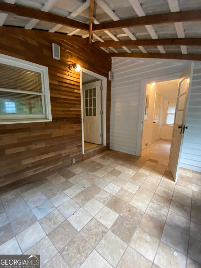 Building Photo - 1800 Timothy Rd