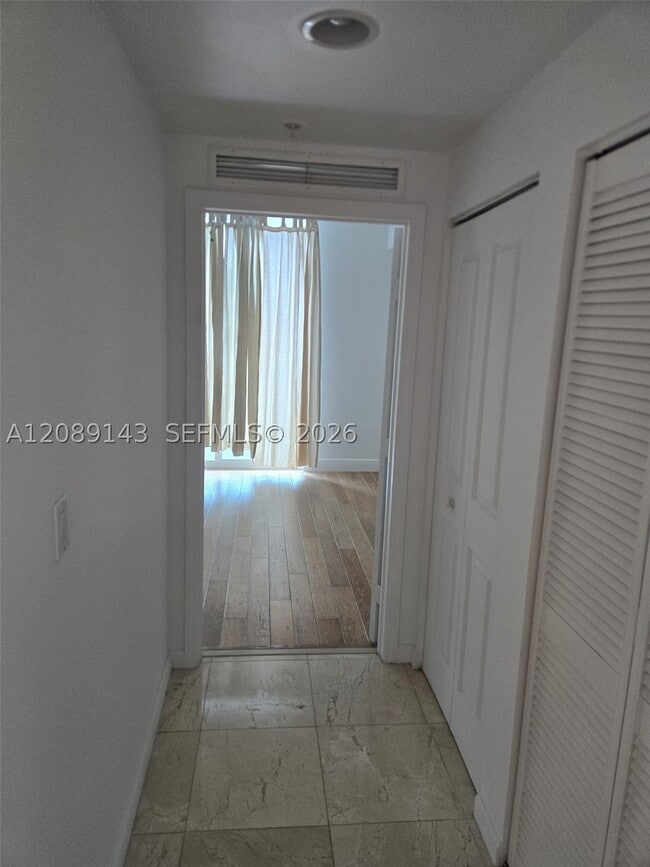 Building Photo - 7900 Harbor Island Dr
