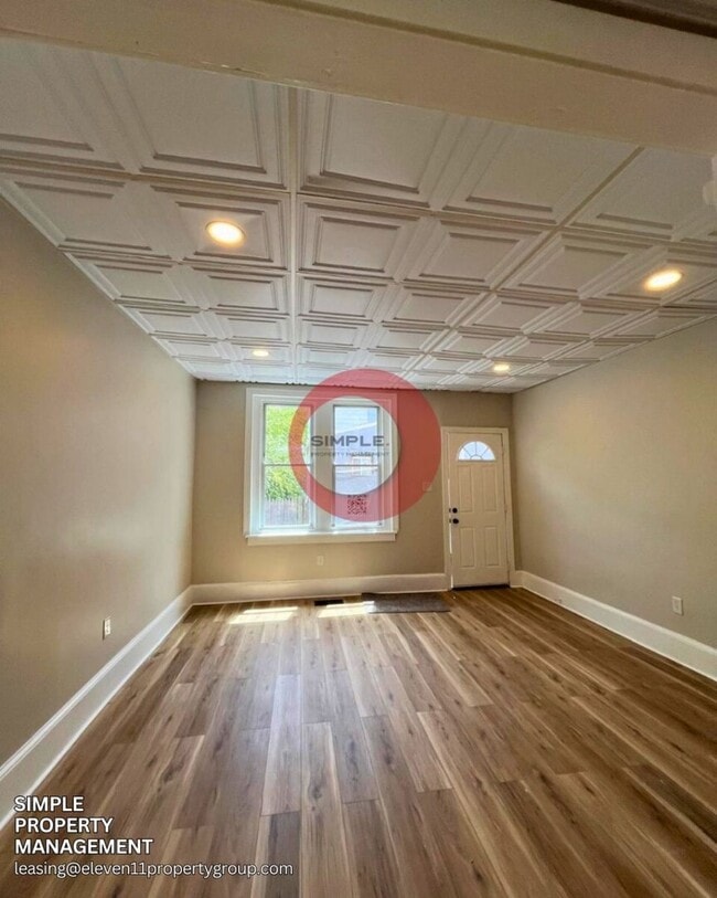 Building Photo - Massive 5 bedroom 1 bath house with fence in yard