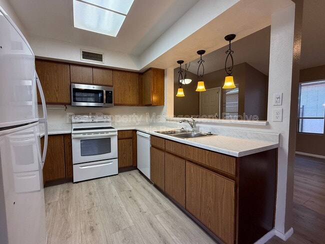 Building Photo - 8771 W Grovers Ave