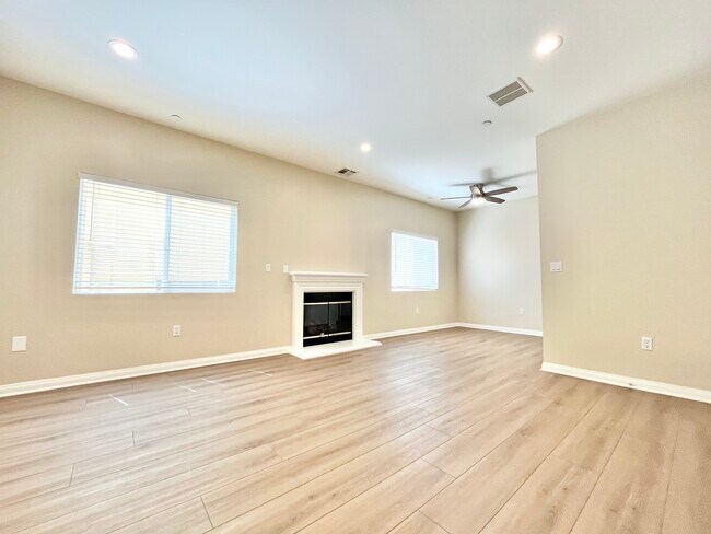 Building Photo - 22651 Del Valle St
