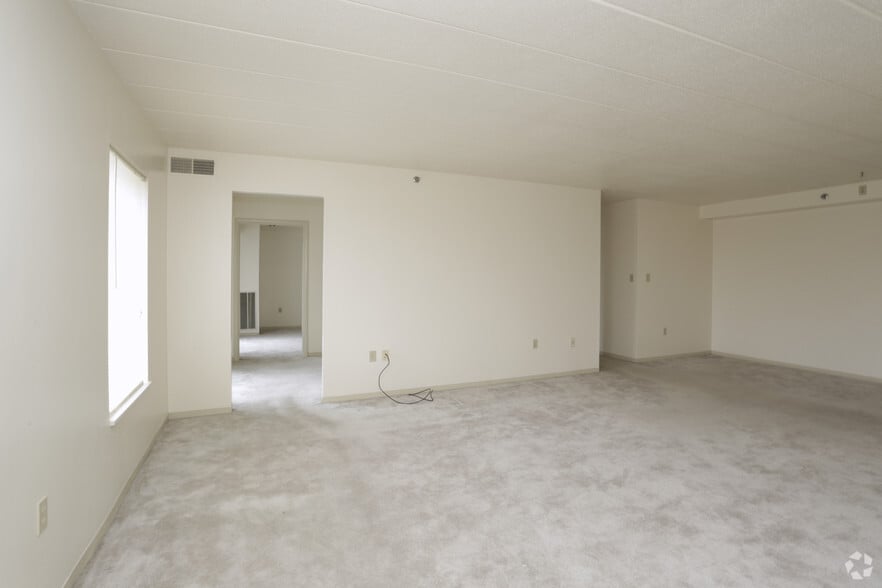 The Greenhurst - Living Room - Bower Hill Apartments