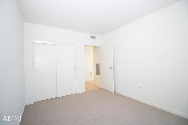 Building Photo - 2 br, 2 bath House - 52 Innes Ct #201