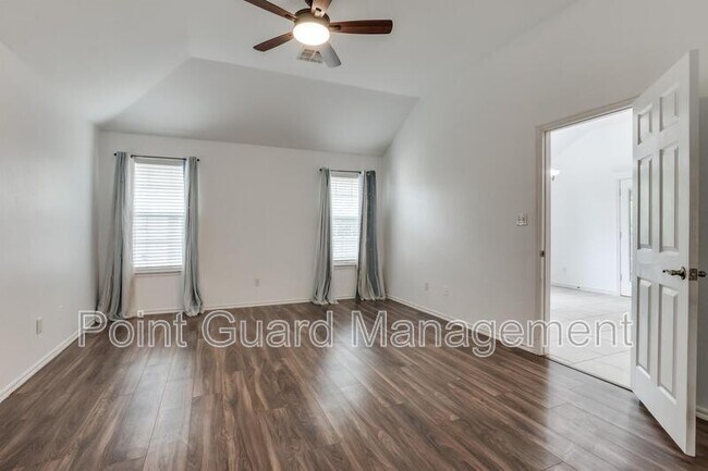 Building Photo - 10517 Queensbury Dr