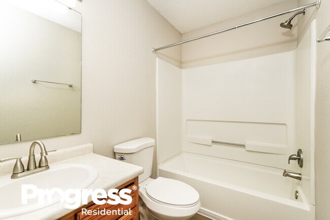 Building Photo - 5644 W Littleton Dr