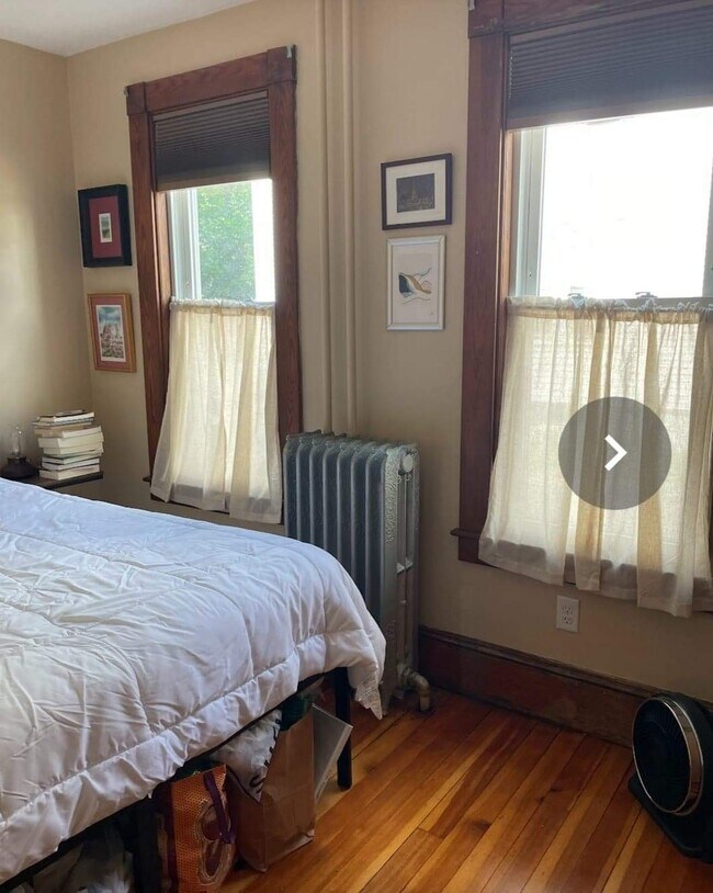 Building Photo - 14 Bardwell St