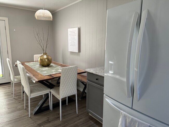 Building Photo - 2425 N Headley Rd