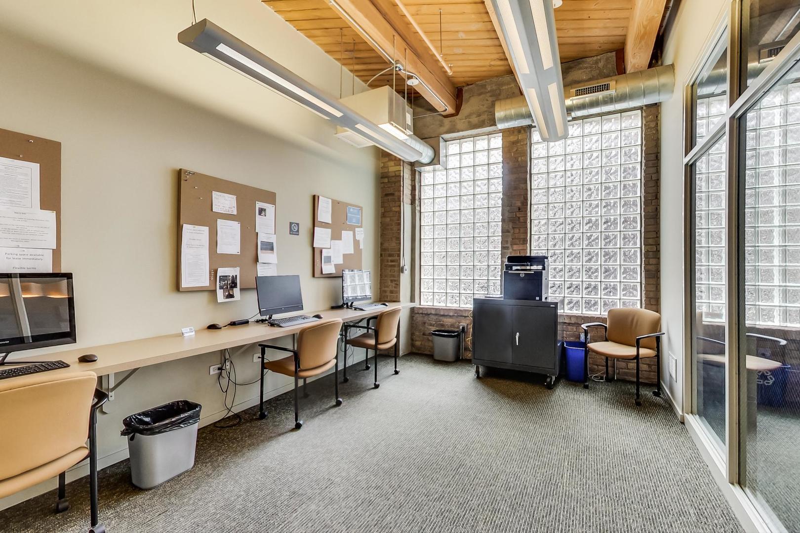 Building Photo - 1040 W Adams St