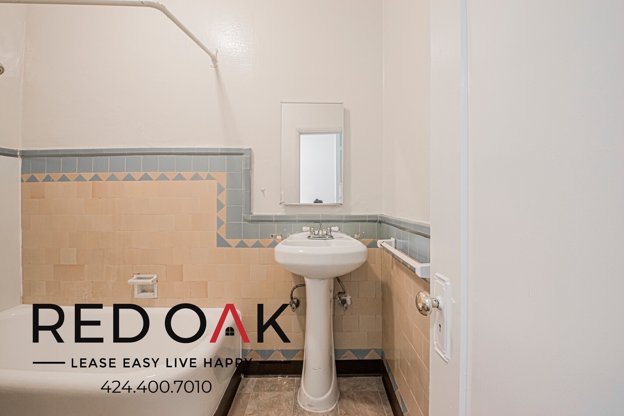 Building Photo - 610 S Kenmore Ave